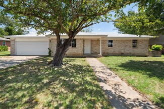 1085 N Lillian St, Stephenville, TX 76401
