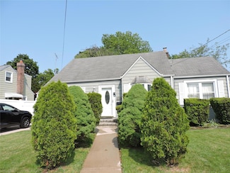 713 Colonial St, Uniondale, NY 11553