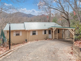 174 Pleasant Ridge Dr, Maggie Valley, NC 28751