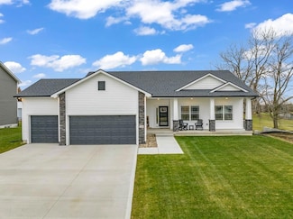 2202 Ash Tree Dr, Winterset, IA 50074