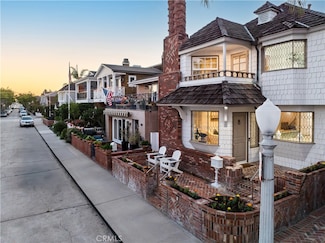 211 Pearl Ave, Newport Beach, CA 92662