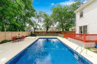 15 Warwick Rd, Pawtucket, RI 02861