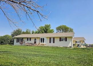 612 Clark St, Oakland, IA 51560