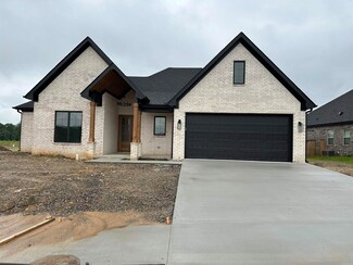 117 Corniche Ln, Maumelle, AR 72113