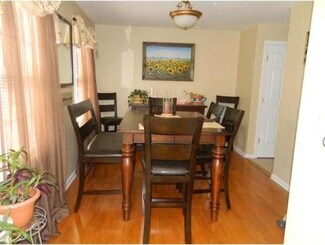 38 Aneila St, Somerset, MA 02726