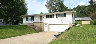 2170 W Preston Dr, Richland Center, WI 53581