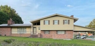 512 Earl St, Clinton, NC 28328