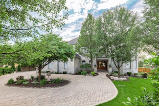 904 S Edgewood Ln, Mount Prospect, IL 60056