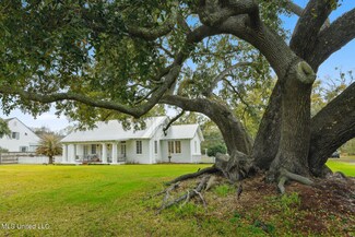 639 E Second St, Pass Christian, MS 39571