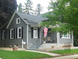 811 S 2nd St, Saint Charles, IL 60174