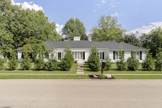 11019 E Lakeshore Dr, Carmel, IN 46033