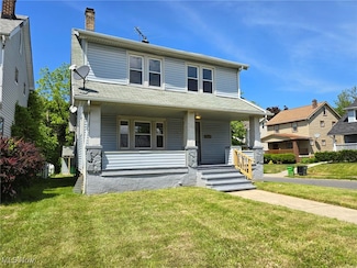 13827 S Parkway Dr, Garfield Heights, OH 44105