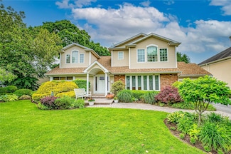 6 Deering Ln, East Rockaway, NY 11518