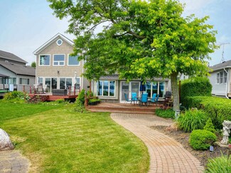 5403 Pointe Dr, East China, MI 48054
