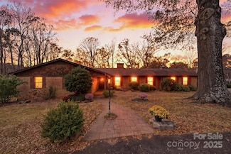 219 Settlemyre Rd, Morganton, NC 28655