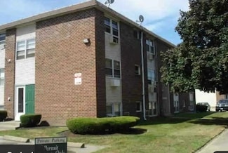 29 Woodbine St Unit 6, Pawtucket, RI 02860