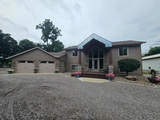 2815 Vega Ave, Mayer, MN 55360
