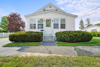 90 Pine St, Rochester, NH 03867