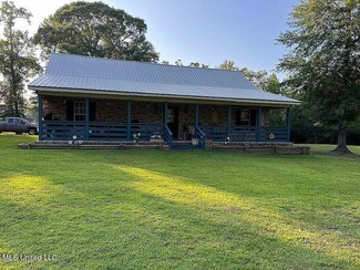 14 Carl Taylor Rd, Wiggins, MS 39577