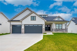 5017 148th Cir, Urbandale, IA 50323