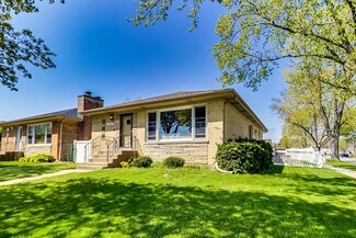 7524 E Prairie Rd, Skokie, IL 60076