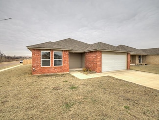 1125 S Appaloosa Ln, Mustang, OK 73064