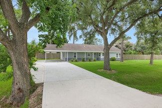 519 N Shady Ln, La Porte, TX 77571