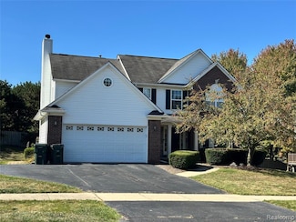 2609 Huntington Dr, Lake Orion, MI 48360