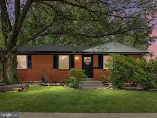 4401 Hamilton Dr, Woodbridge, VA 22193