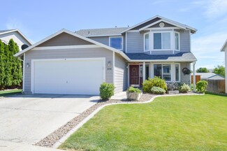 306 Rainier Ave, Moxee, WA 98936