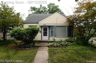 851 Flowerdale St, Ferndale, MI 48220