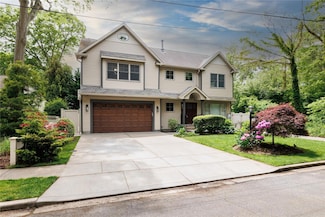 22 Commonwealth Ave, Massapequa, NY 11758