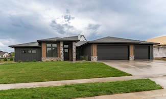 1547 Shannon Oaks Blvd NE, Rochester, MN 55906