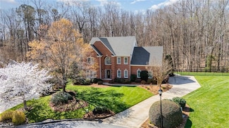 318 Winrow Dr, Jamestown, NC 27282