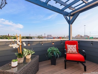 1606 N Hackberry Unit 201, San Antonio, TX 78208
