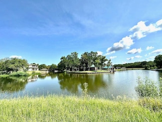 1 Peninsula Point, Huntsville, TX 77340