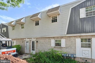 525 Village Ln, Pottstown, PA 19464