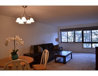 200 Ledgewood Dr Unit 108, Stoneham, MA 02180