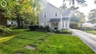 206 South St, Chardon, OH 44024