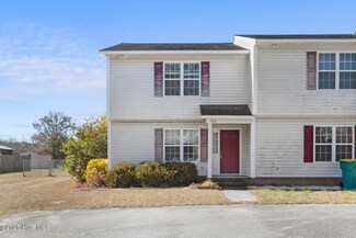111 Tillett Ln, Sneads Ferry, NC 28460