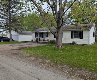 7883 Schoolhouse Rd, Leesburg, OH 45135