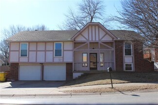 2724 S Cogan Dr, Independence, MO 64055