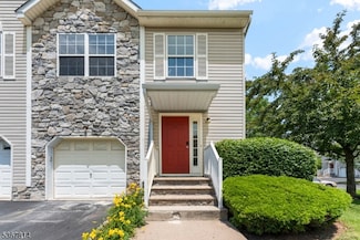 16 Edith Dr, Franklin Township, NJ 08873