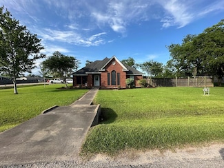 202 Silverleaf Rd, Sweeny, TX 77480