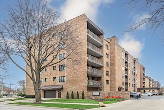 901 Center St Unit A307, Des Plaines, IL 60016