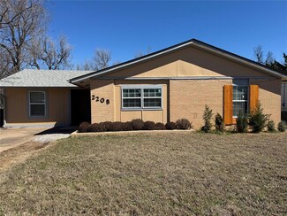 2205 NW 28th St, Lawton, OK 73505