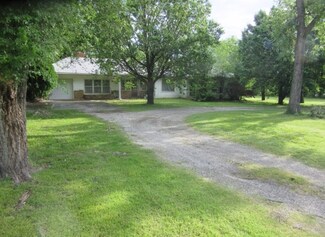 912 W Dewey Ave, Blackwell, OK 74631