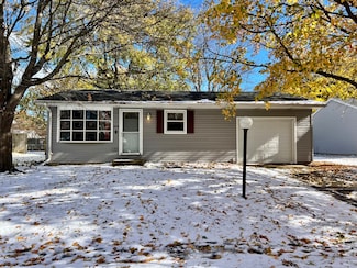 614 Creve Coeur Dr, Champaign, IL 61822