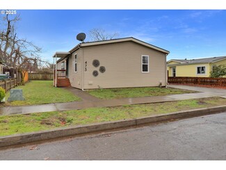 475 Lochaven Ave, Springfield, OR 97477