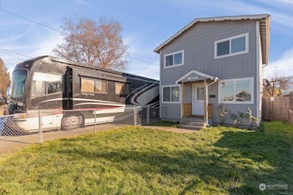 1212 S 7th Ave, Kelso, WA 98626